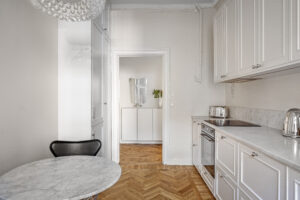 P2-ramluckor i lackerad MDF med klassisk och tidlös design.